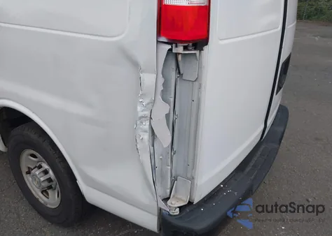 2015 Chevrolet Express 2500 Work Van z USA, uszkodzony, nr VIN 1GCWGFCF4F1151502